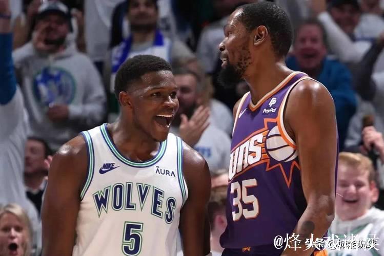 爱德华兹活力四射,撩女球员又逗队医,却被杜兰特揭了底 爱德华兹活力四射,撩女球员又逗队医,却被杜兰特揭了底