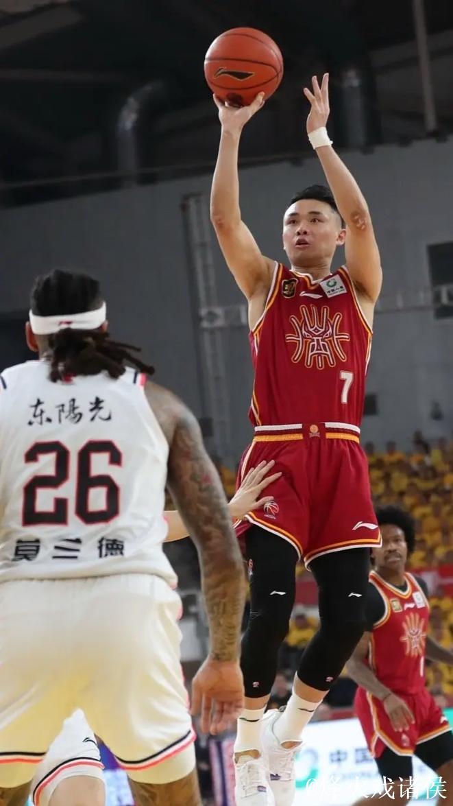 CBA俱乐部杯:张宁砍下21+7 山西汾酒力克广州朗肽海本 CBA俱乐部杯:张宁砍下21+7 山西汾酒力克广州朗肽海本